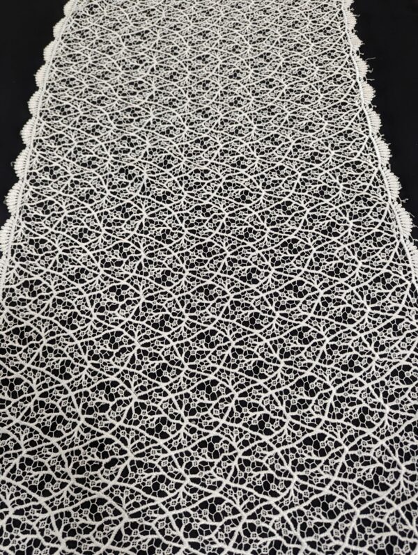 Allover_Lace_Frosted_55cm Final